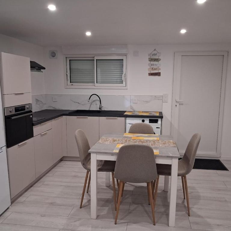 Cocon 4 pers aux sables, clim et parking gratuit - One-Bedroom Apartment - 7
