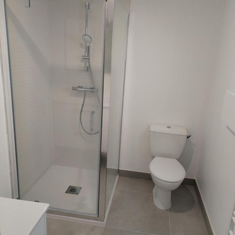 Cocon 4 pers aux sables, clim et parking gratuit - One-Bedroom Apartment - 9