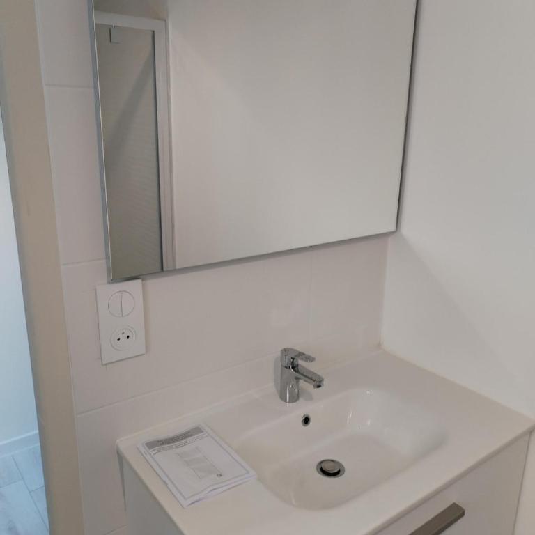 Cocon 4 pers aux sables, clim et parking gratuit - One-Bedroom Apartment - 10