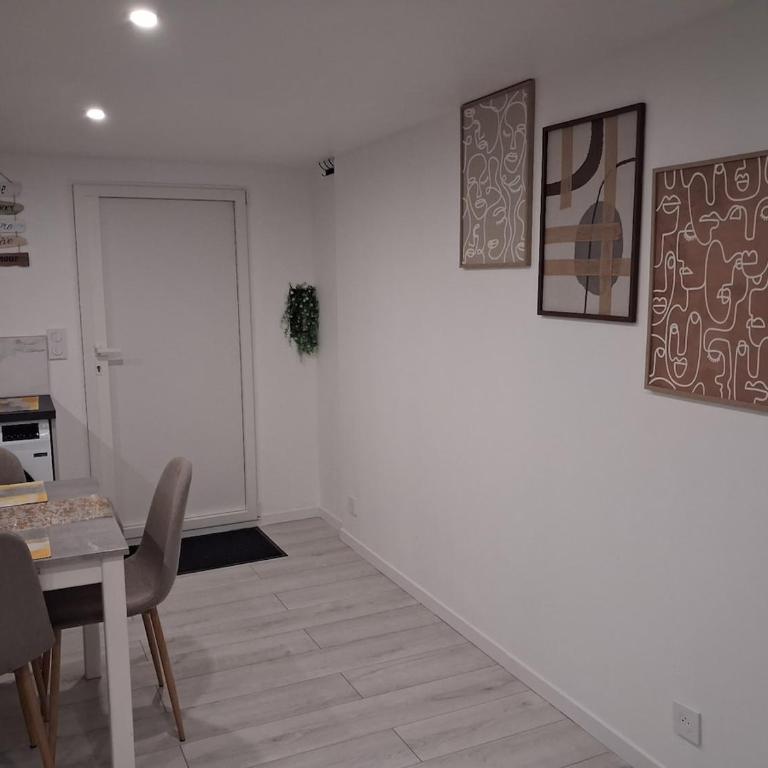 Cocon 4 pers aux sables, clim et parking gratuit - One-Bedroom Apartment - 11
