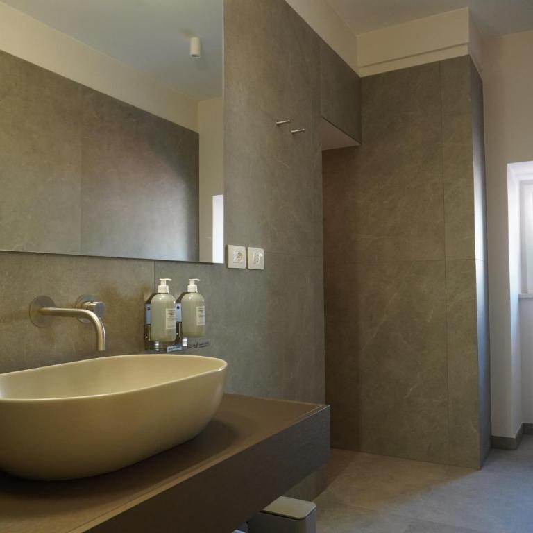 Corsocentodue Suites - Camera Matrimoniale con Bagno Privato - 7