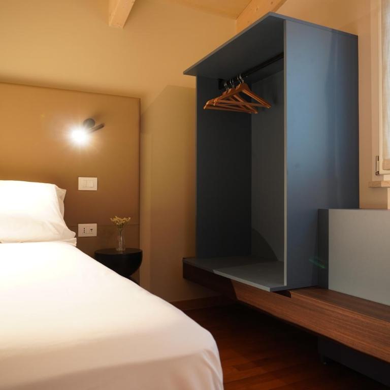 Corsocentodue Suites - Camera Matrimoniale/Doppia con Letti Singoli - 3