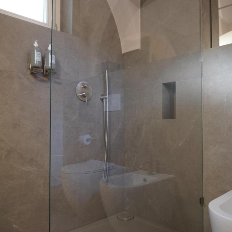 Corsocentodue Suites - Camera Familiare - 9