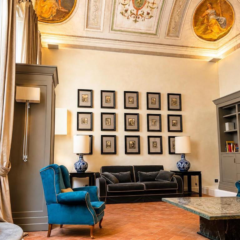 Luxury frescoed apartment in the center - One-Bedroom Apartment - 1