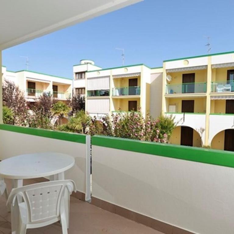 Apartment with garden in residence with pool - Apartment - 16