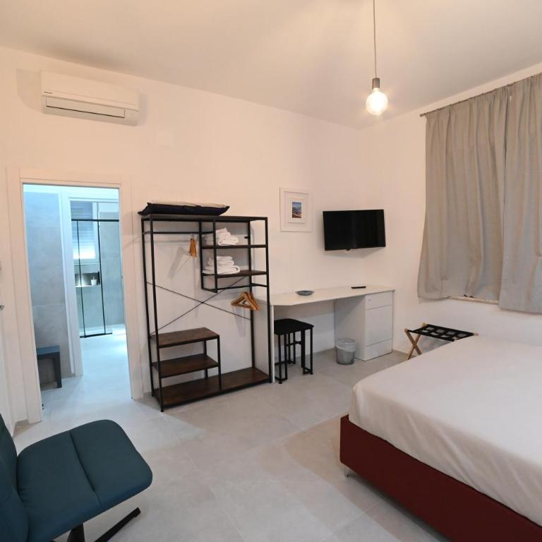 Brindisi Airport Rooms - Camera Familiare con Bagno Privato - 1