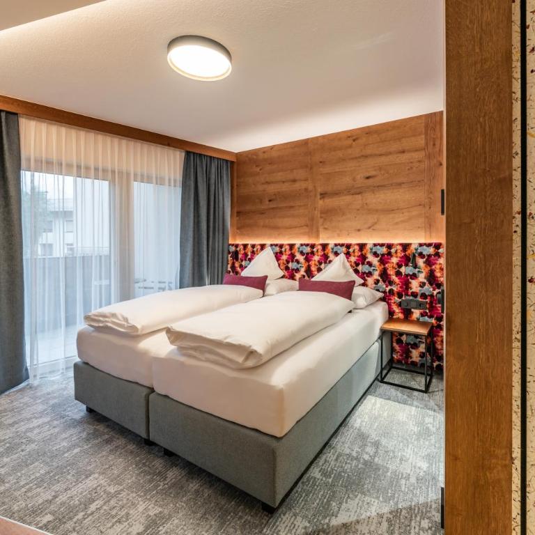 Hotel Pramstraller - Doppelzimmer mit Balkon - 8