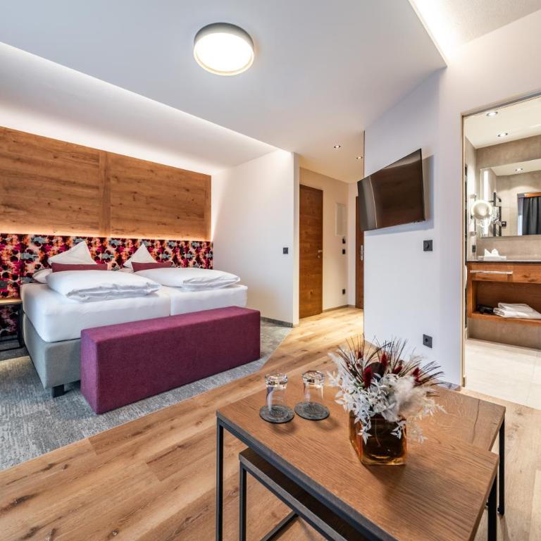 Hotel Pramstraller - Doppelzimmer mit Balkon - 1