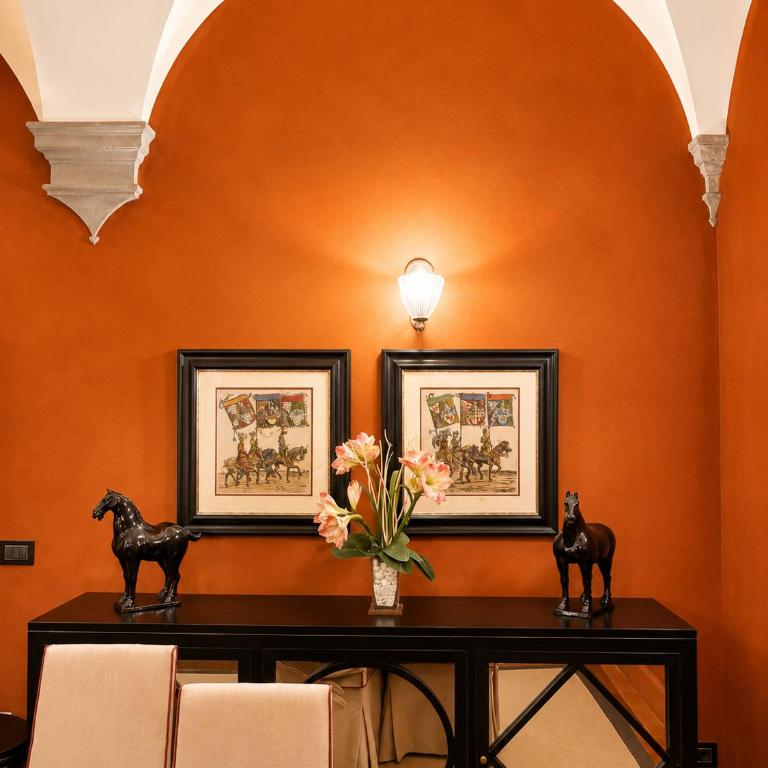 Luxury frescoed apartment in the center - One-Bedroom Apartment - 8