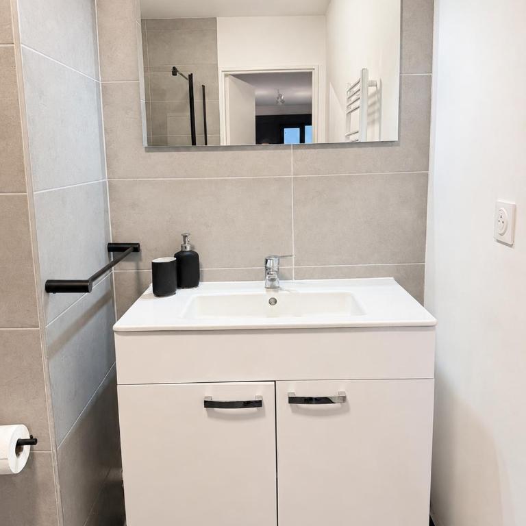 Cozy studio with Eiffel view, Paris 14 - Studio Lit King-Size - 23