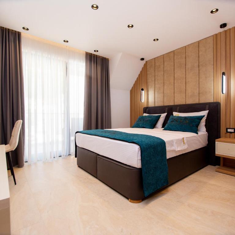 Premium Apartments Zevs - Deluks Dvokrevetna Soba sa Bračnim Krevetom i Balkonom - 2