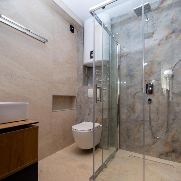 Premium Apartments Zevs - Deluks Dvokrevetna Soba sa Bračnim Krevetom i Balkonom - 12