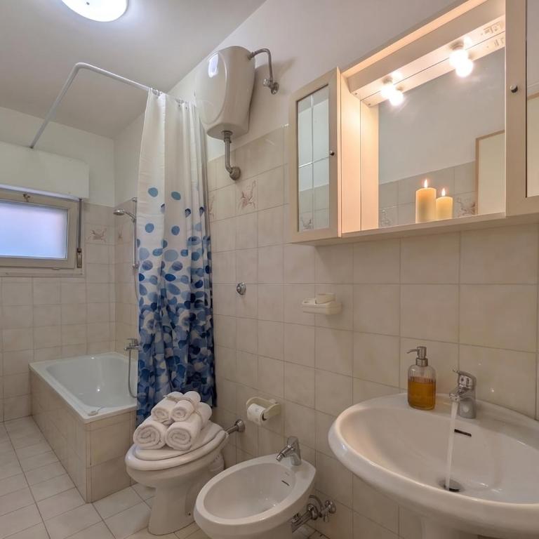 -Cortile privato- 2 min dal mare WiFi AC - Appartamento con 2 Camere da Letto - 16