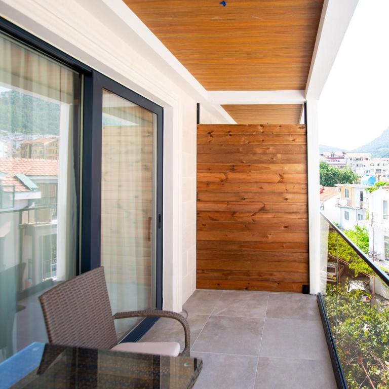 Premium Apartments Zevs - Deluks Dvokrevetna Soba sa Bračnim Krevetom i Balkonom - 7