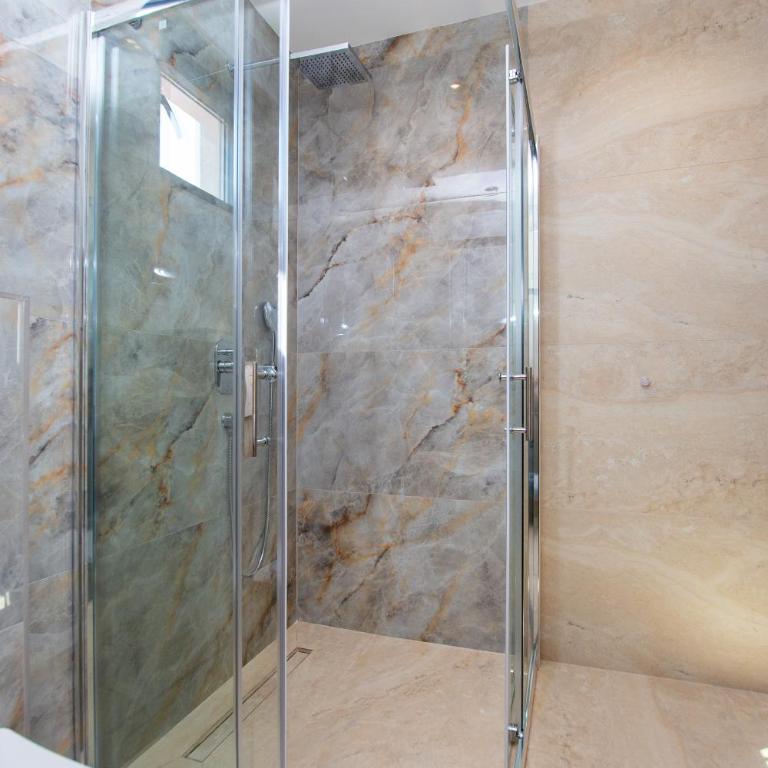 Premium Apartments Zevs - Deluks Dvokrevetna Soba sa Bračnim Krevetom/Zasebnim Krevetima i Balkonom - 9