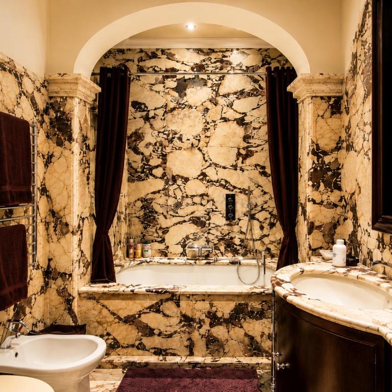 Luxury frescoed apartment in the center - One-Bedroom Apartment - 10