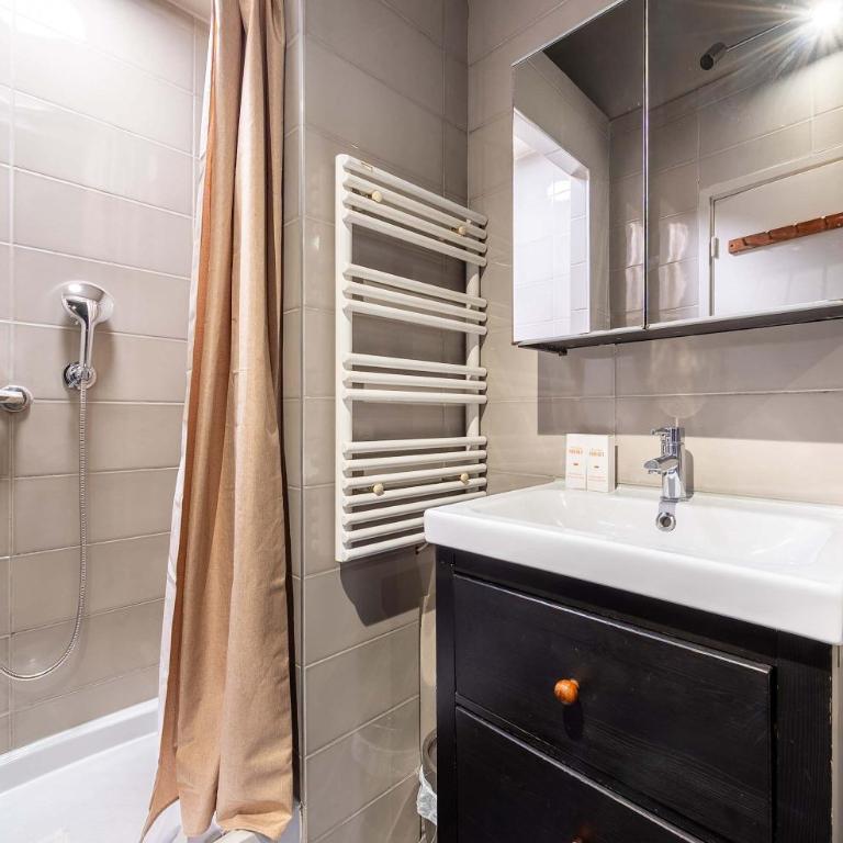 Bright Parisian 1BR - Near Canal Saint-Martin - Apartamento - 10