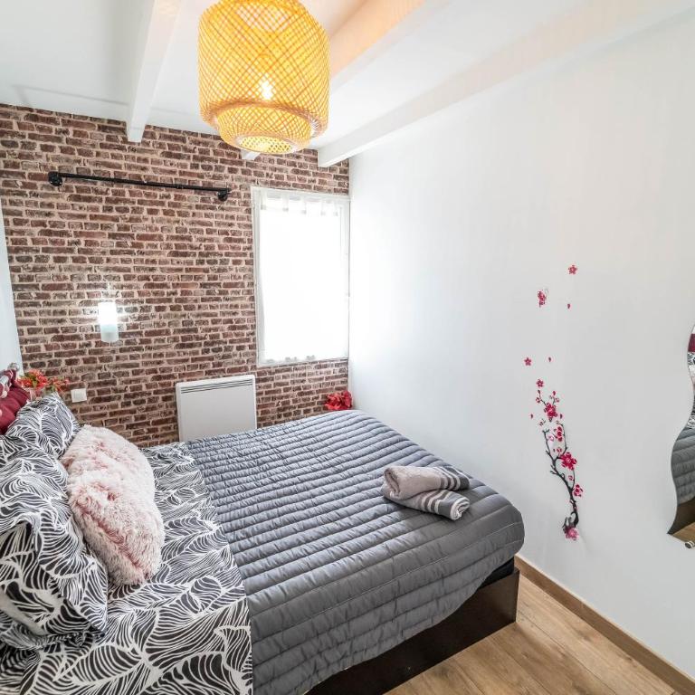 Le Spacieux Appartement Jacuzzi & Terrasse Parking Honfleur 10min plage - Haus mit 2 Schlafzimmern - 10