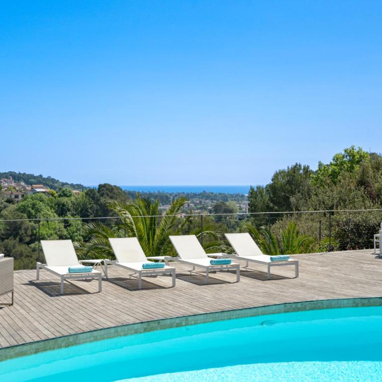 Grande Villa proche Sophia avec magnifique vue mer - Villa - 4