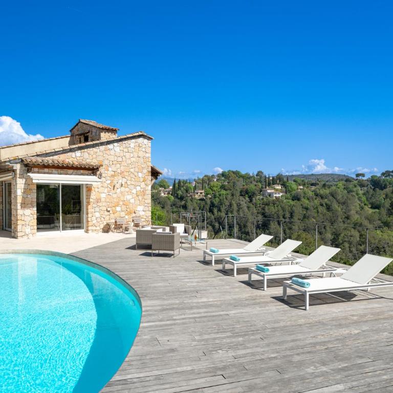 Grande Villa proche Sophia avec magnifique vue mer - Villa - 13