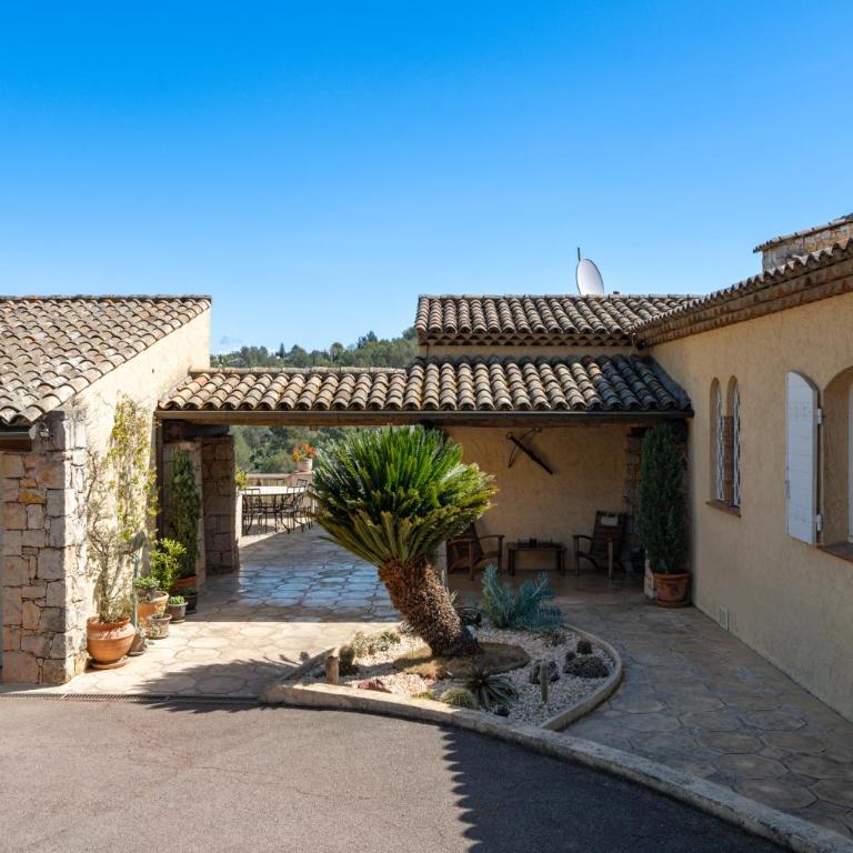 Grande Villa proche Sophia avec magnifique vue mer - Villa - 9