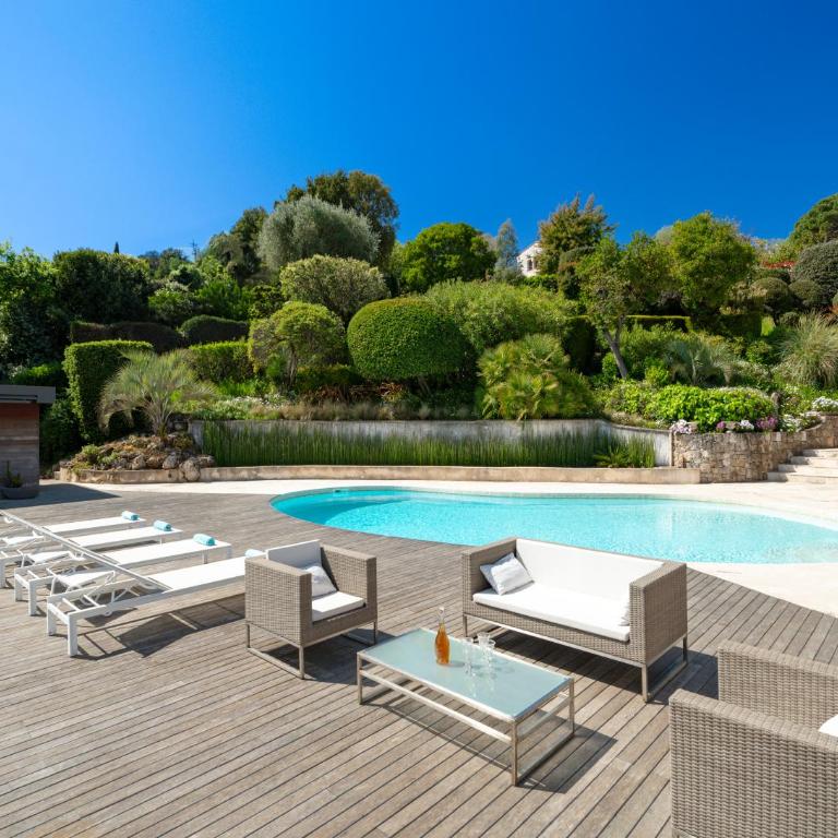 Grande Villa proche Sophia avec magnifique vue mer - Villa - 14