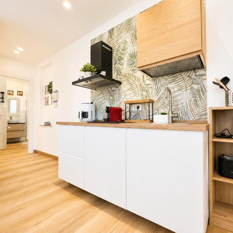 Bright and Spacious Elegant Apartment 5 min Airport - Appartamento con 1 Camera da Letto e Balcone - 15