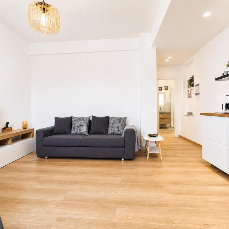 Bright and Spacious Elegant Apartment 5 min Airport - Appartamento con 1 Camera da Letto e Balcone - 4