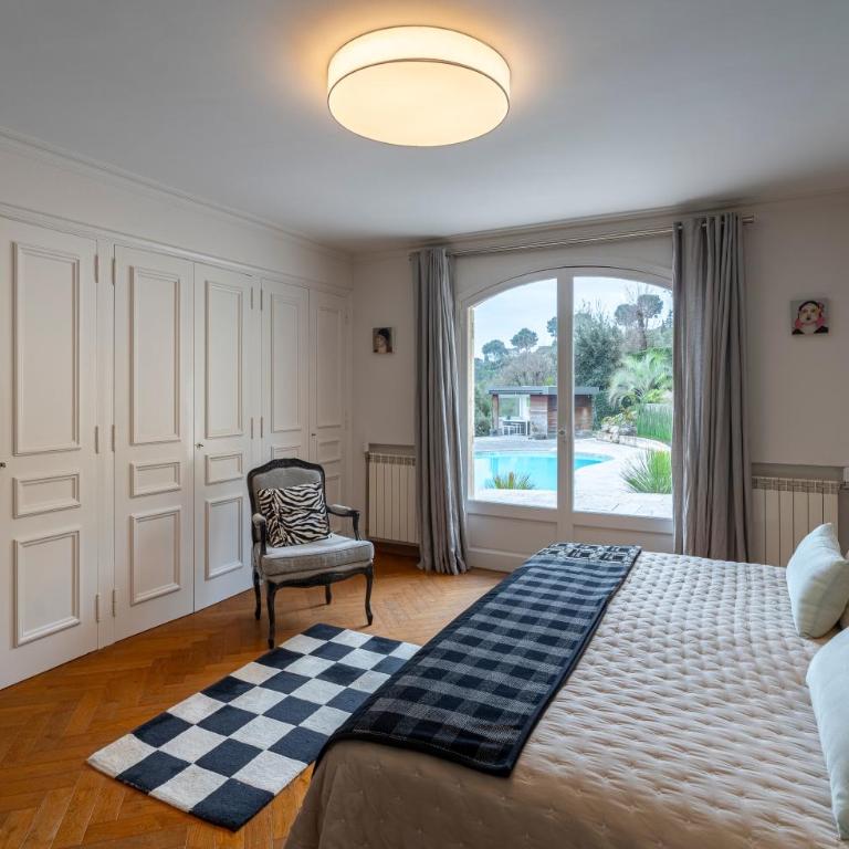 Grande Villa proche Sophia avec magnifique vue mer - Villa - 18