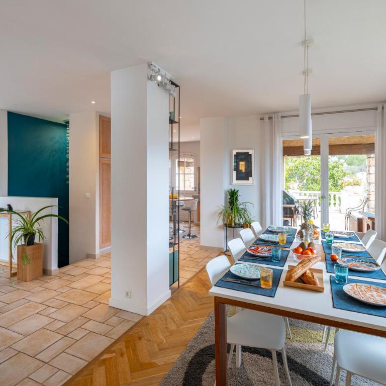 Grande Villa proche Sophia avec magnifique vue mer - Villa - 31