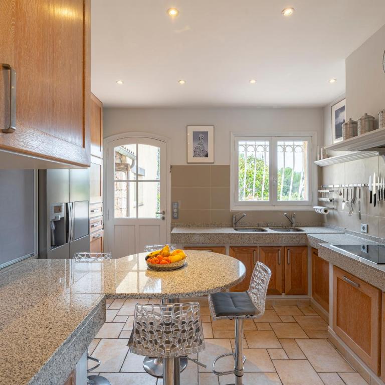 Grande Villa proche Sophia avec magnifique vue mer - Villa - 33