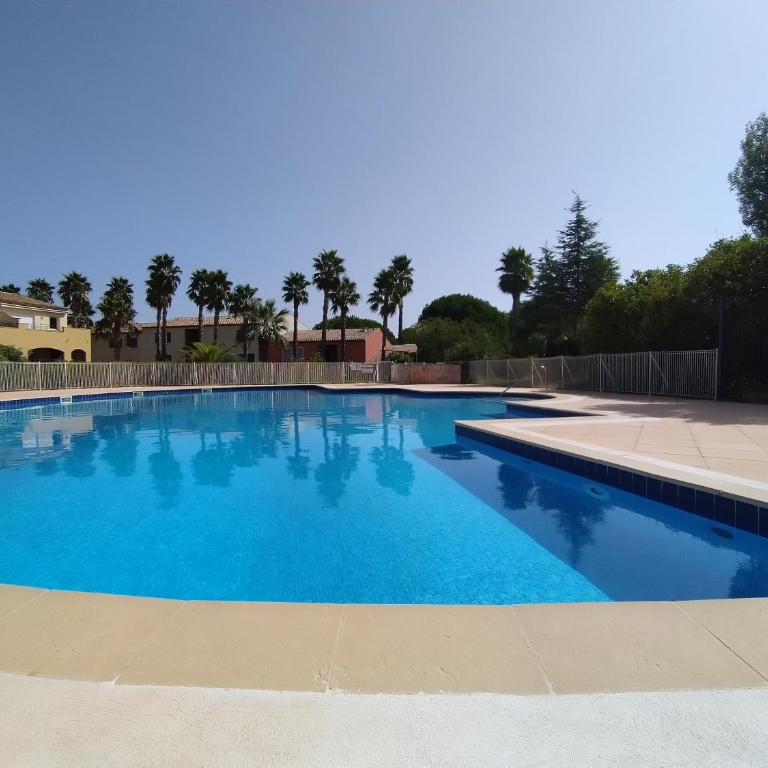 Bel appartement pour 6 personnes dans résidence avec piscine 500 m plage - Appartement 2 Chambres - 1
