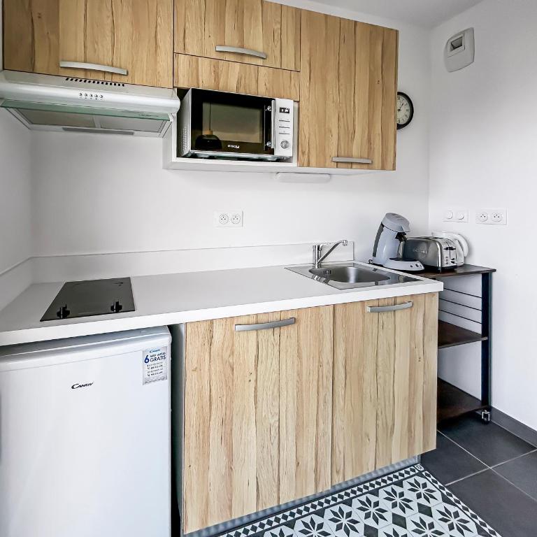 Studio, balcon, parking, commerces & transports - Studio avec Canapé-Lit - 13