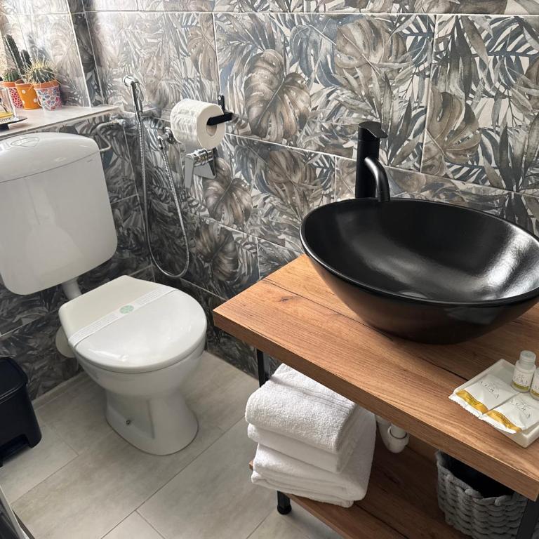 The Moon Guest Rooms - Camera Doppia con Letti Singoli e Bagno in Comune - 4