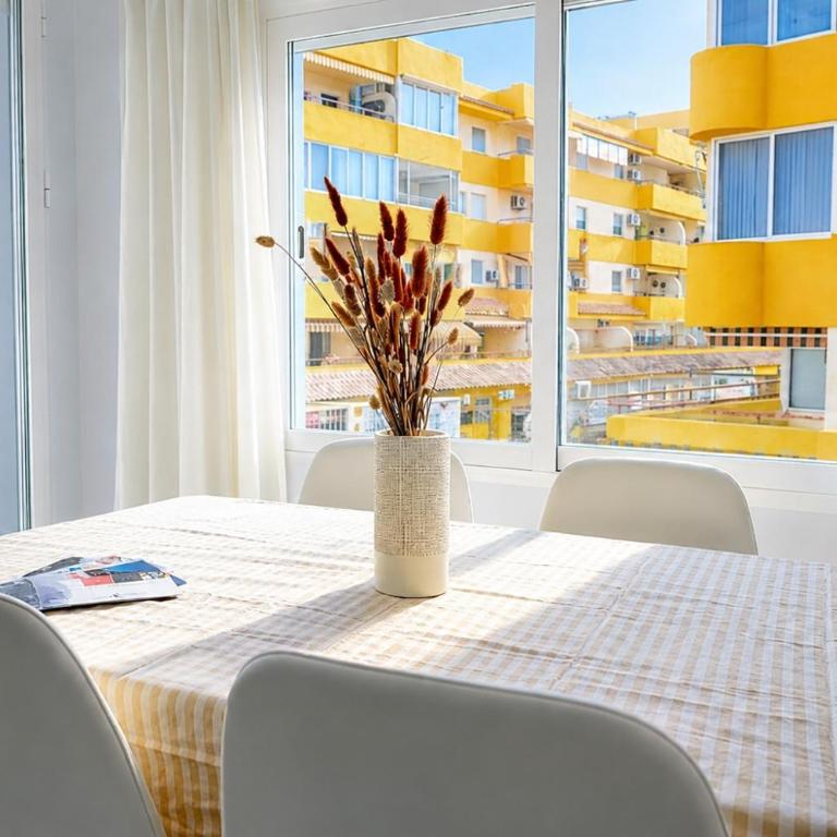 Amplio piso con terraza cerca de la playa - Apartment - 48