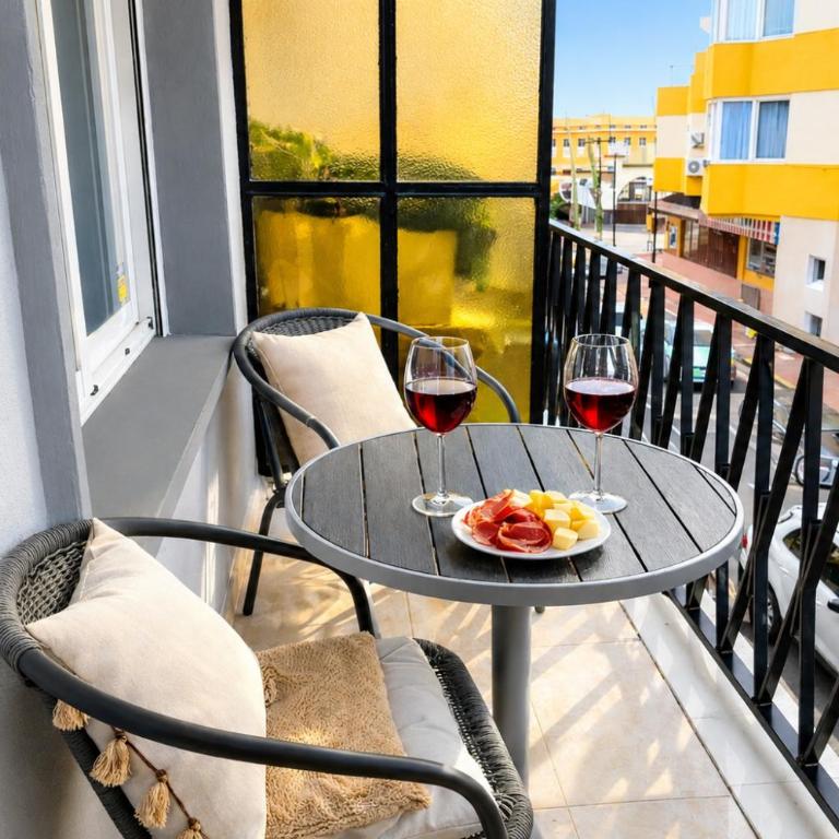 Amplio piso con terraza cerca de la playa - Apartment - 51