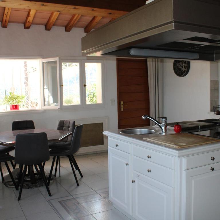 VILLA 10 PERSONNES AVEC GRANDE PISCINE PRES Du ROCHER ET DU LAC - Villa - 16