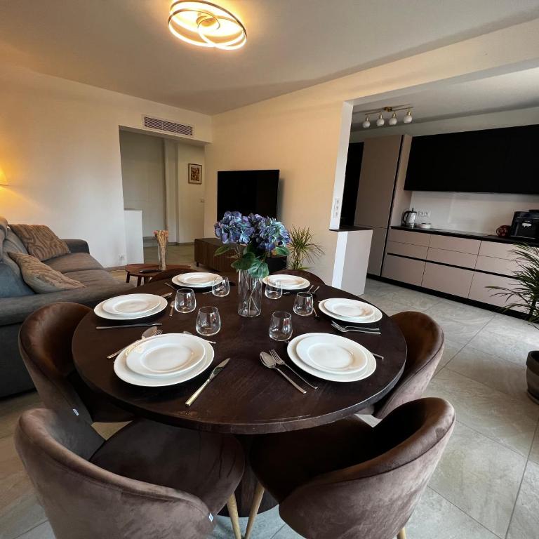 Appartement 2 Chambres - Terrasse, Parking Gratuit & Climatisation - Appartement 2 Chambres avec Terrasse - 2