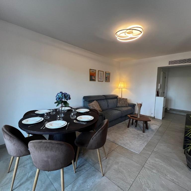 Appartement 2 Chambres - Terrasse, Parking Gratuit & Climatisation - Appartement 2 Chambres avec Terrasse - 5