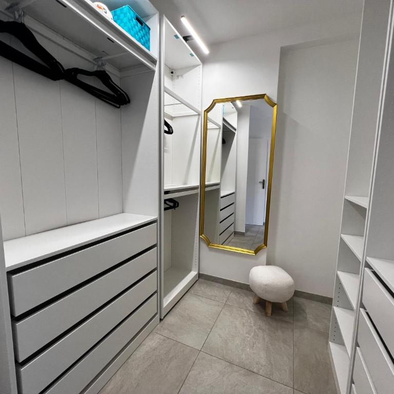 Appartement 2 Chambres - Terrasse, Parking Gratuit & Climatisation - Appartement 2 Chambres avec Terrasse - 16