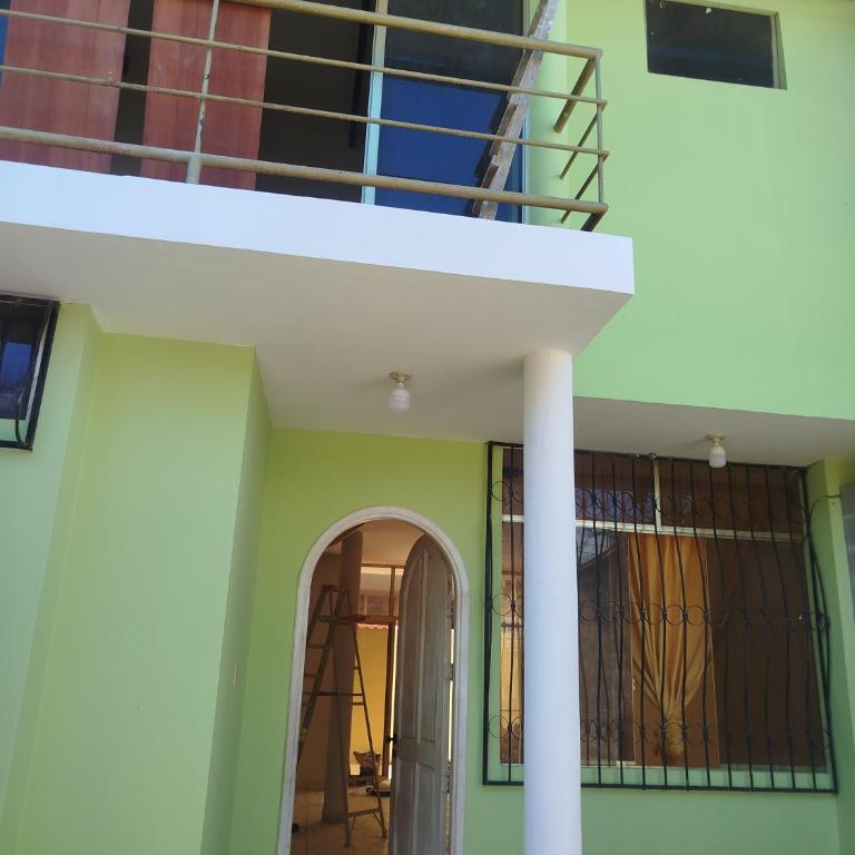 Casa independiente de 2 pisos con 03 cuartos - Three-Bedroom House - 2