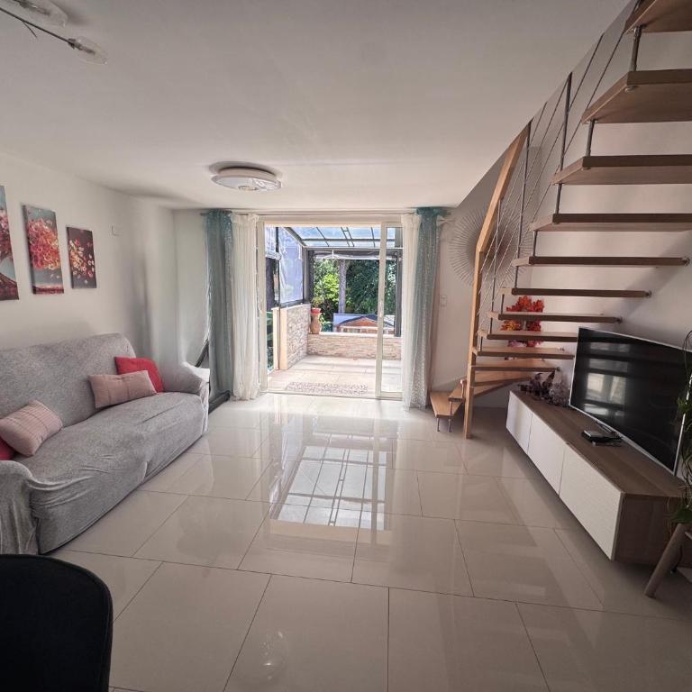 Maison de ville 4 à 5 couchages avec piscine et jardinet - Maison 3 Chambres - 3