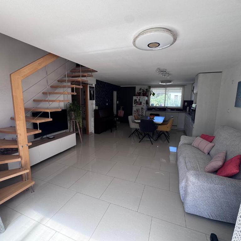 Maison de ville 4 à 5 couchages avec piscine et jardinet - Maison 3 Chambres - 10
