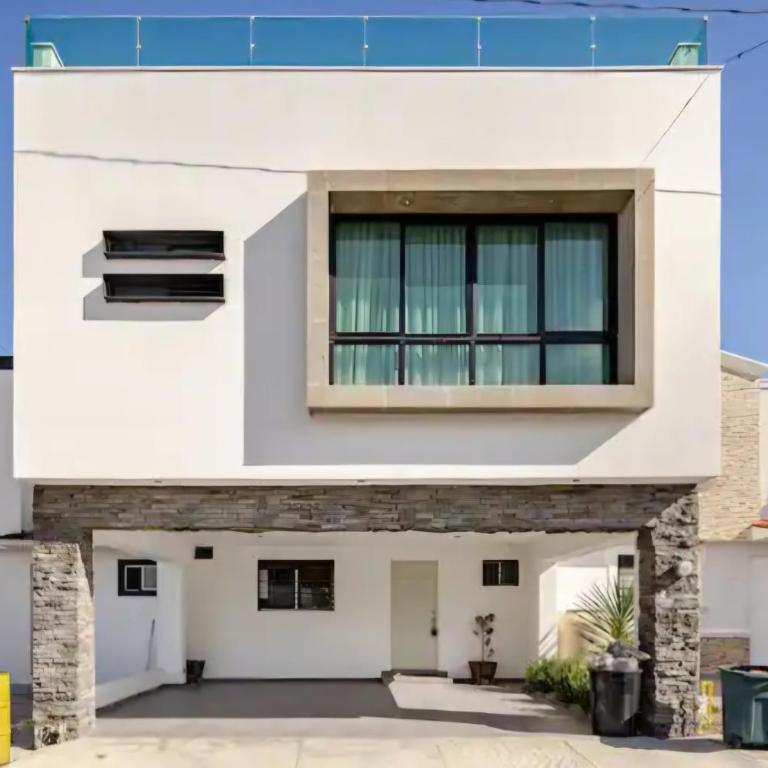 Casa en Apodaca Fracc Privado WiFi 6PPL con terraza a 10 min del Aeropuerto - Apartamento de 3 dormitorios - 1