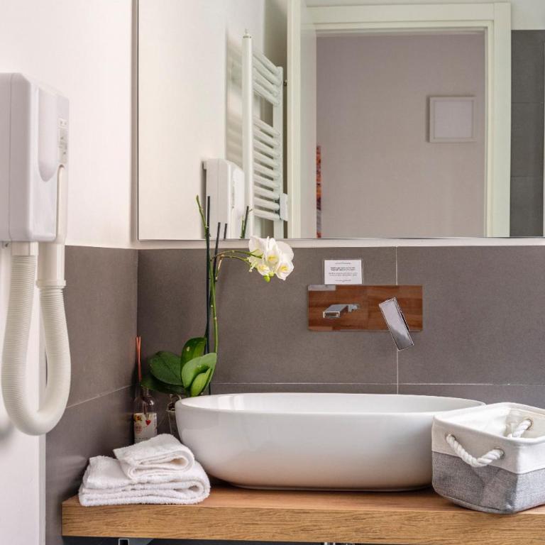 Strazzacappe Comfort Rooms by Wonderful Italy - Camera Tripla - 8