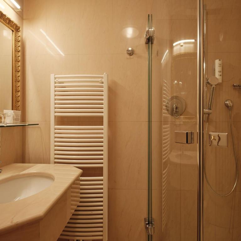 Cityhotel Goldener Adler B&B - Habitación Doble Superior - 3