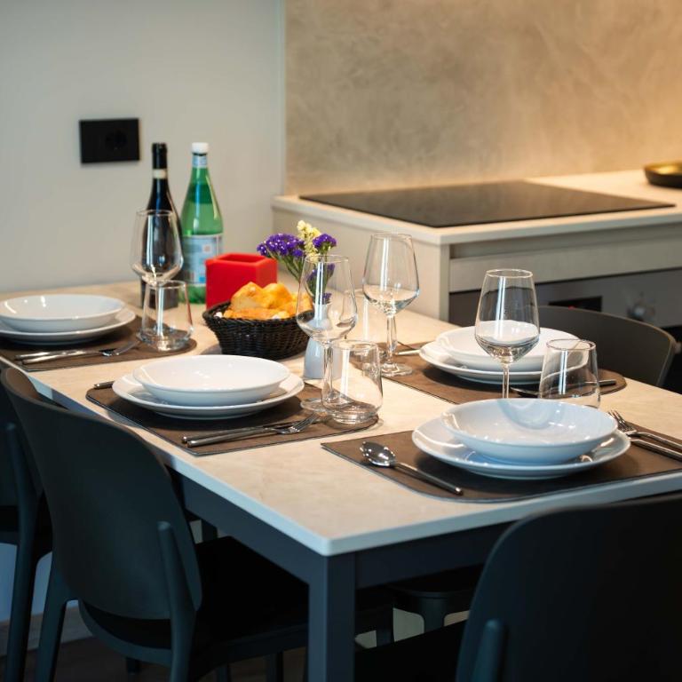 Riva Centre Suites - Appartamento con 2 Camere da Letto - 1