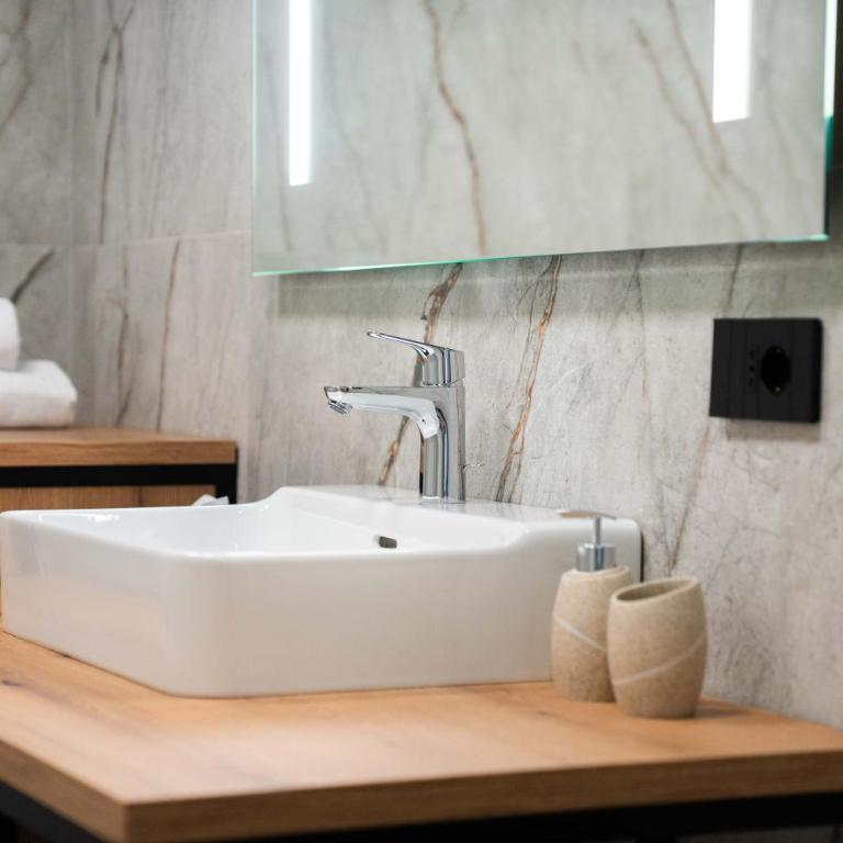 Riva Centre Suites - Appartamento con 2 Camere da Letto - 15