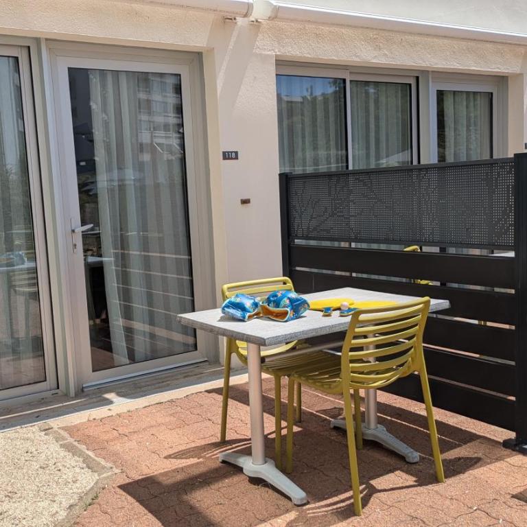 Résidence avec Piscine face au port 200m plage - Studio avec Terrasse - 1