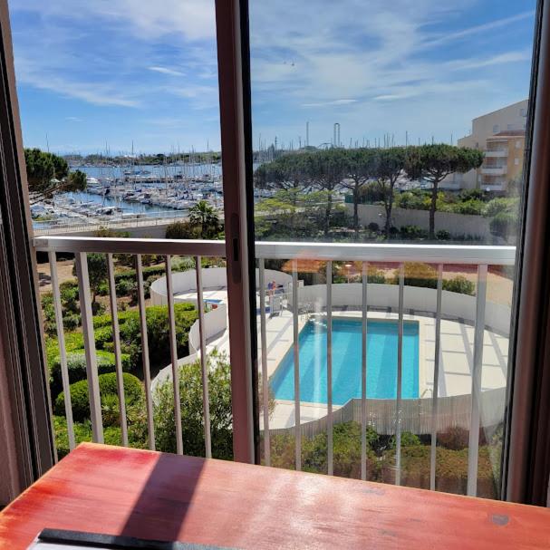 Studio-2 Personnes-Résidence Le Pharo, Vue Piscine Port - Studio - Vue sur Mer - 3